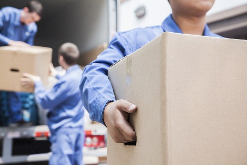 Mobile self storage unit arranged for a Kennington home move